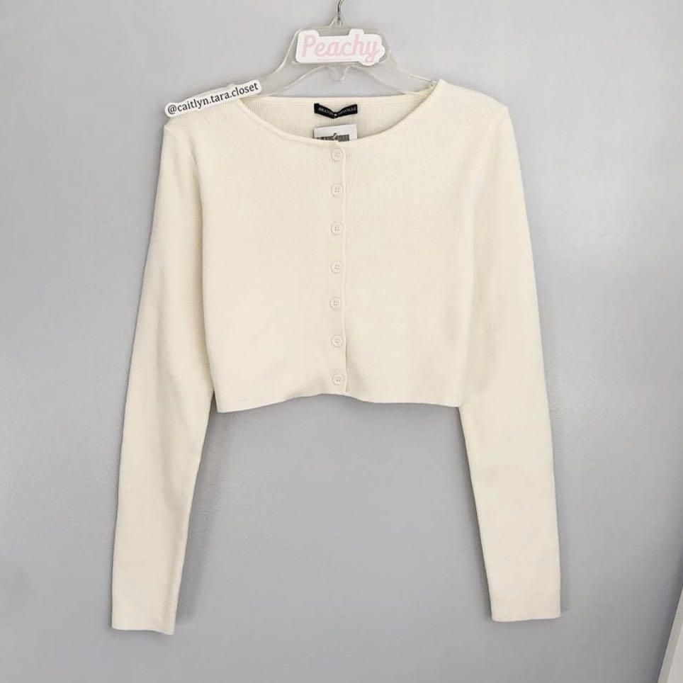 Brandy Melville Athelia Knit Top White Button Down Crop Long Sleeve Women S Fashion Tops Other Tops On Carousell