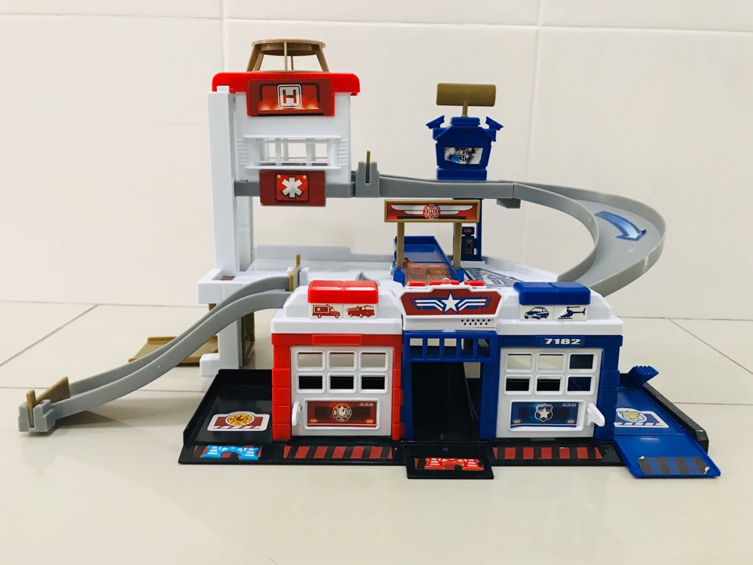 fast lane rescue station playset