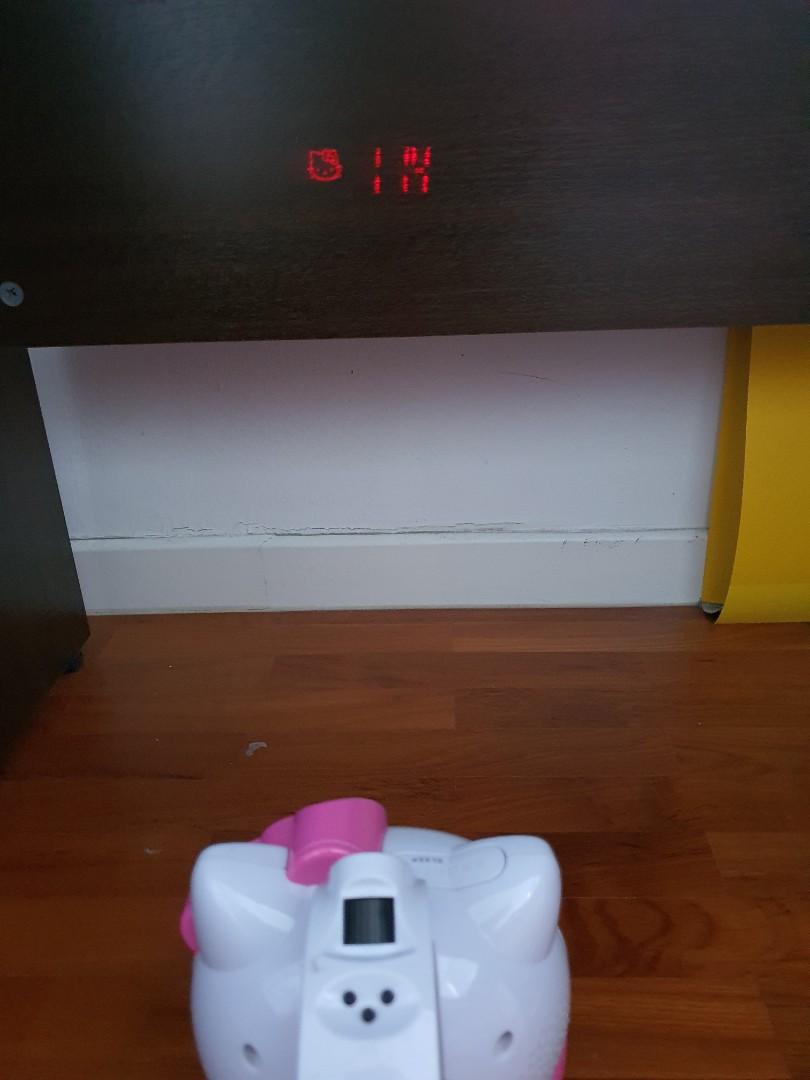 Hello Kitty KT2064 AM/FM projection clock radio, Audio, Portable Music