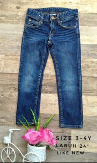 (Category: ) located in . Submitted by deqyah.wardrobe (Listing ID 1026394958, Image 1). Description: .