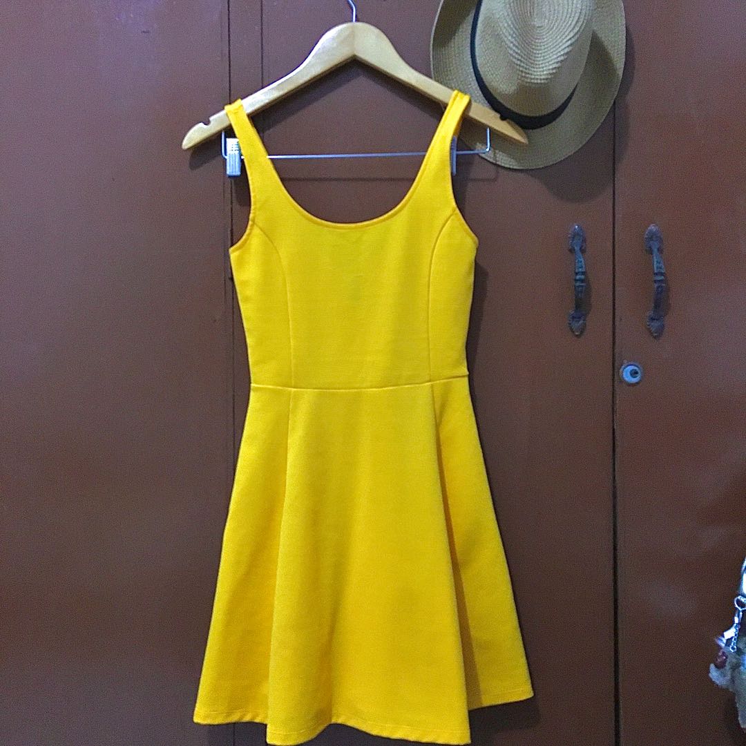 yellow summer clothes