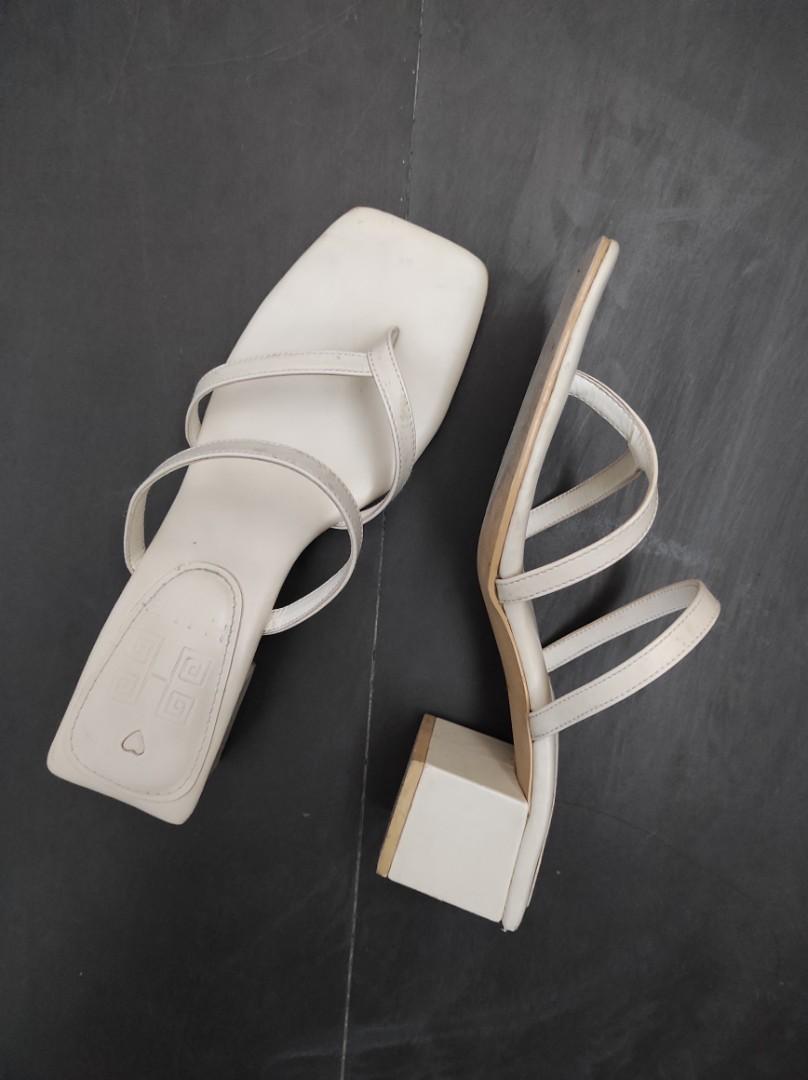 HUE White Heels (Category: Heels) located in Pasay City. Submitted by anything.ph (Listing ID 1026336841, Image 2). Description: Hue White Sandals Condition: 8/10 Size: 9.