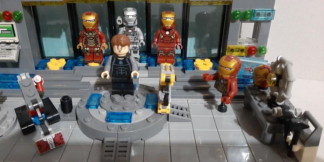 Tony stark lab lego top