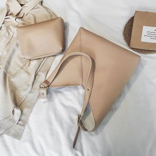 (Category: ) located in . Submitted by shopwithzoeee (Listing ID 1026496449, Image 1). Description: .