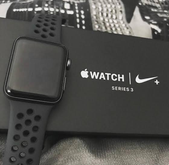 Kredit iwatch series 3 42mm Nike Black