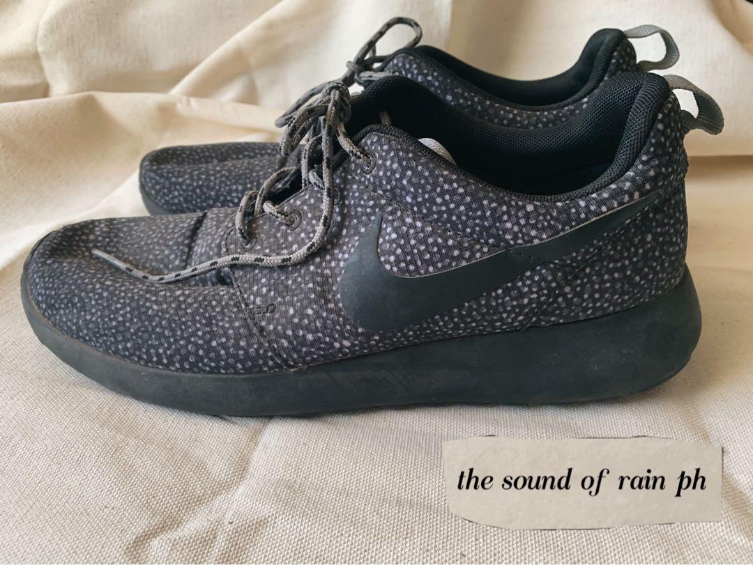 gray and teal nike roshe