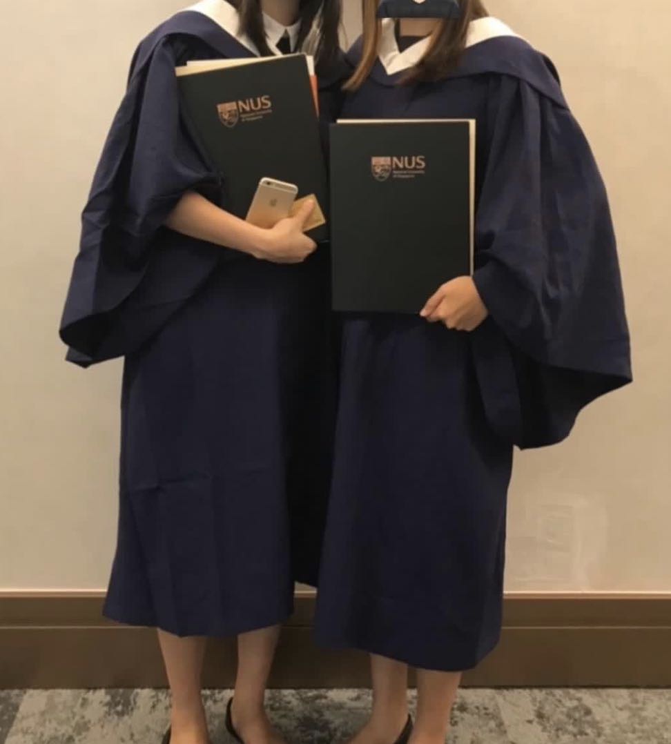 Nus convocation gown hotsell