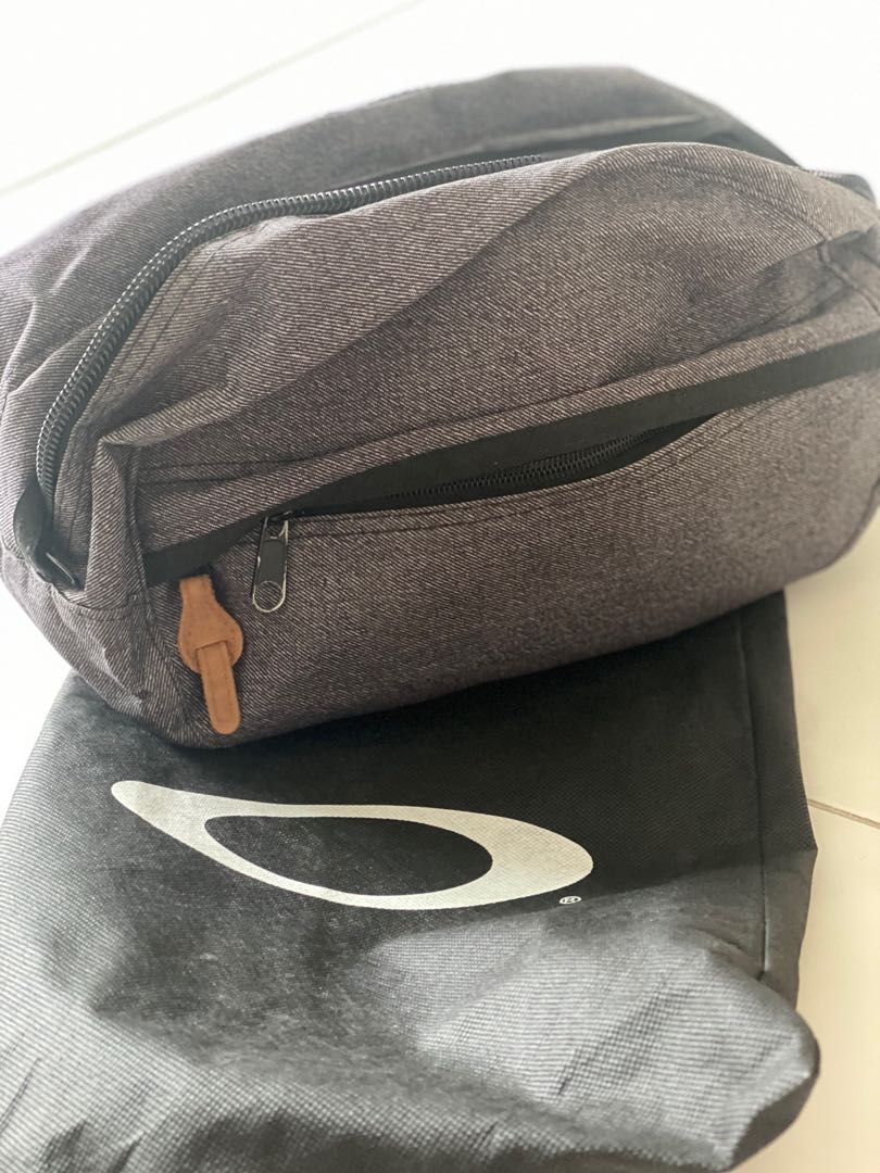 oakley side bag