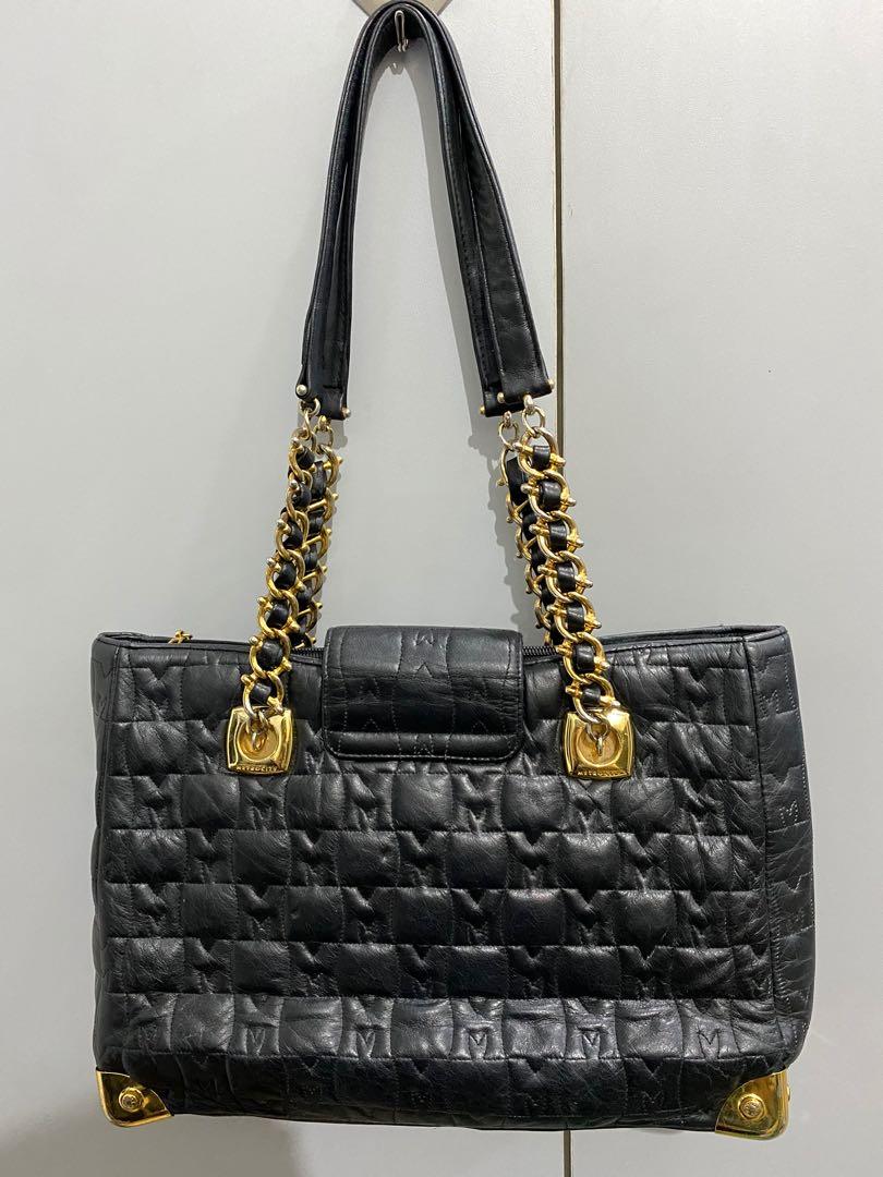 Authentic Metro City Chain sling Medium Quilted Bag (Category: Luxury Bags & Wallets) located in Manila. Submitted by jdbprelovedbagsph (Listing ID 1026476954, Image 2). Description: In good condition With signs of usage No major flaws Faded na ang hardwares pero presentable pa rin. Please check photos Note: For Preowned/Used Items, please manage your expectation. If you are meticulous with flaws or used clothing, I suggest you bid on a new or ex
