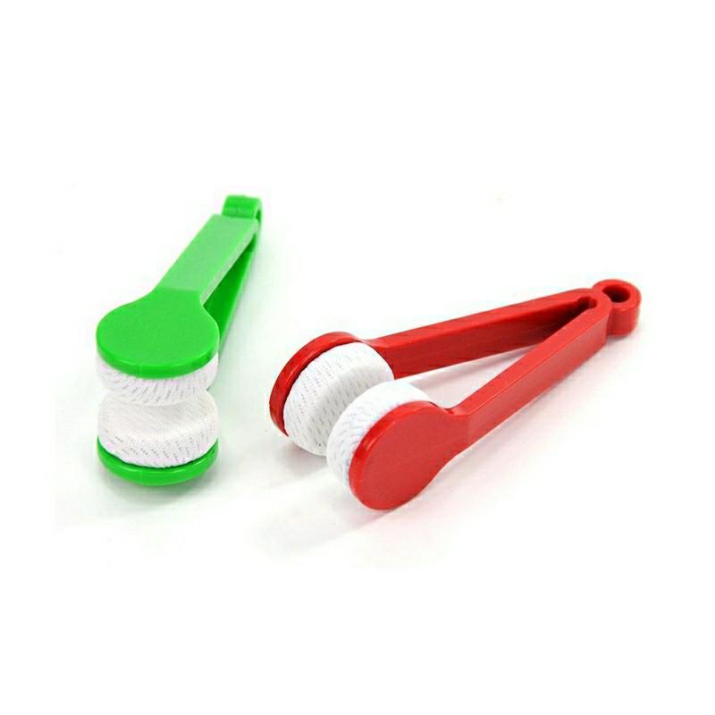 Portable mini eyeglass cleaner (Category: Everything Else Others) located in Las Pinas. Submitted by k.circle (Listing ID 1026361126, Image 3). Description: Description: Ultra-fine fiber, super clean power. Small Glasses Cleaner, easy to carry and use. Made of soft microfibre, will not hurt your glasses. Portable and can be reused. You can put it in your bag or pocket and use it whenever wherever you need it. Mini Sun glasses Eyeglass Microfiber 