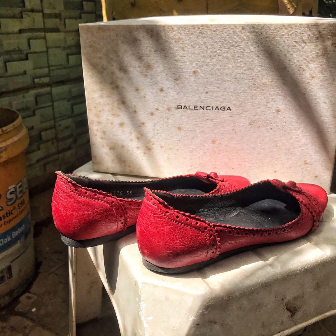 Balenciaga hotsell arena flats