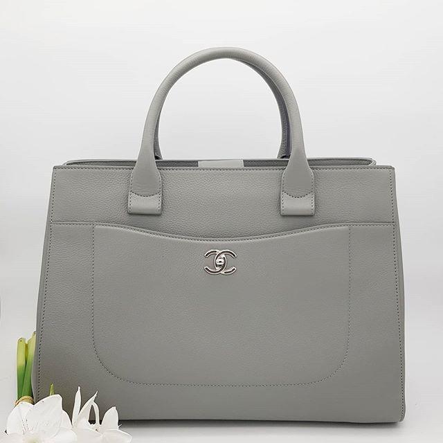 chanel neo executive tote large