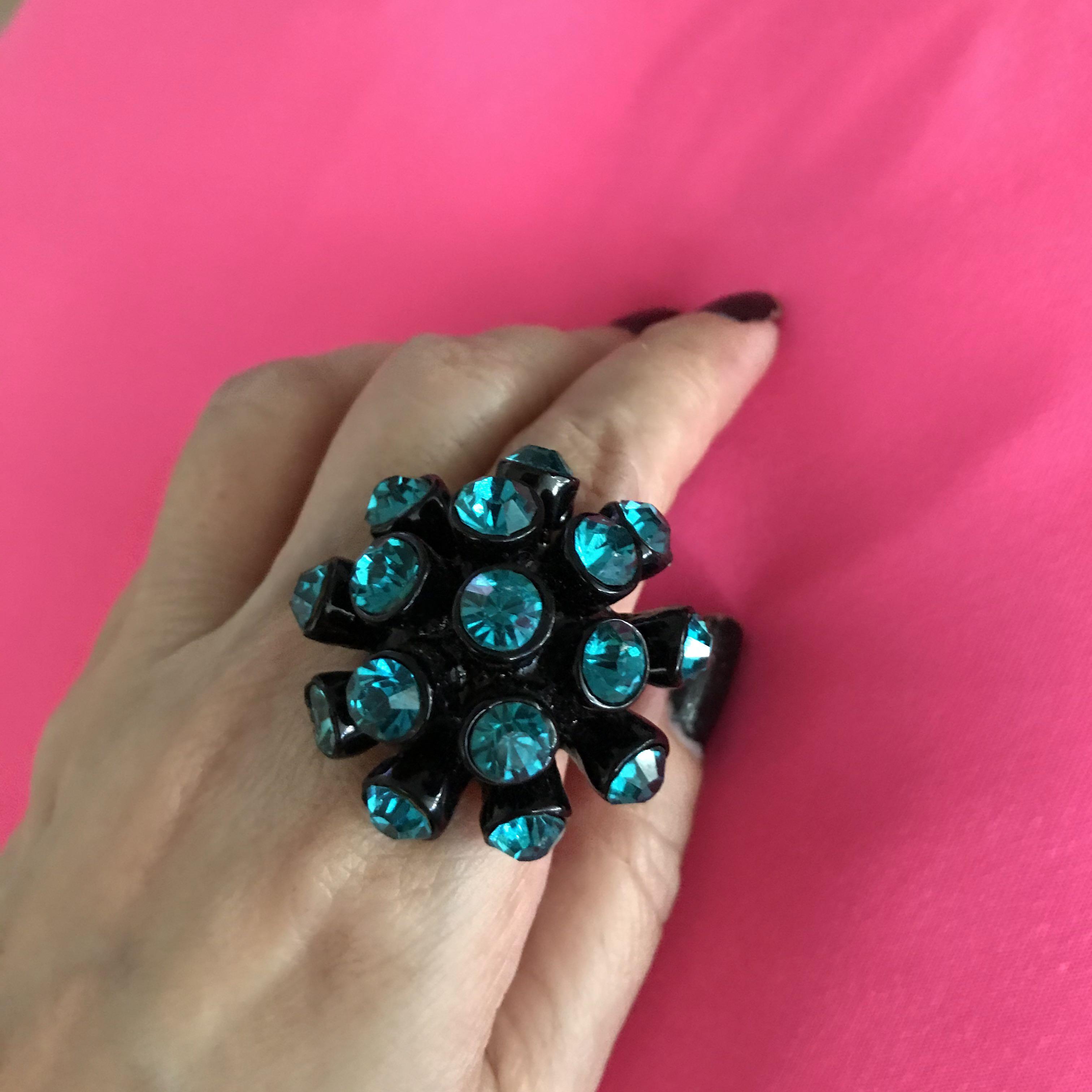 Chunky crystal outlet ring