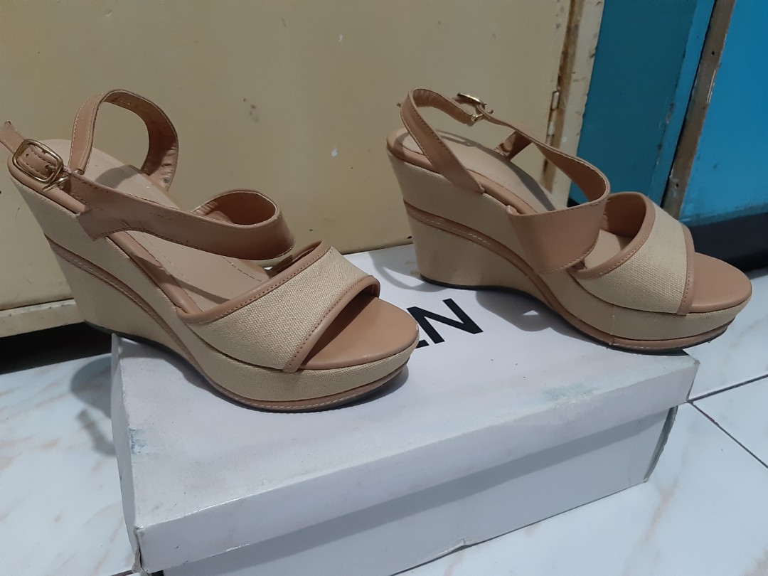 beige wedge shoes