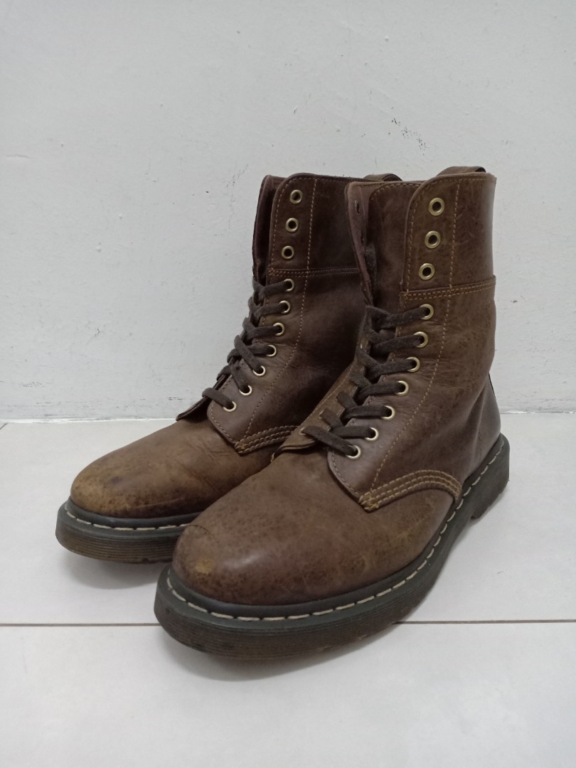 Dr Martens AW005 Men s Fashion Footwear Boots on Carousell