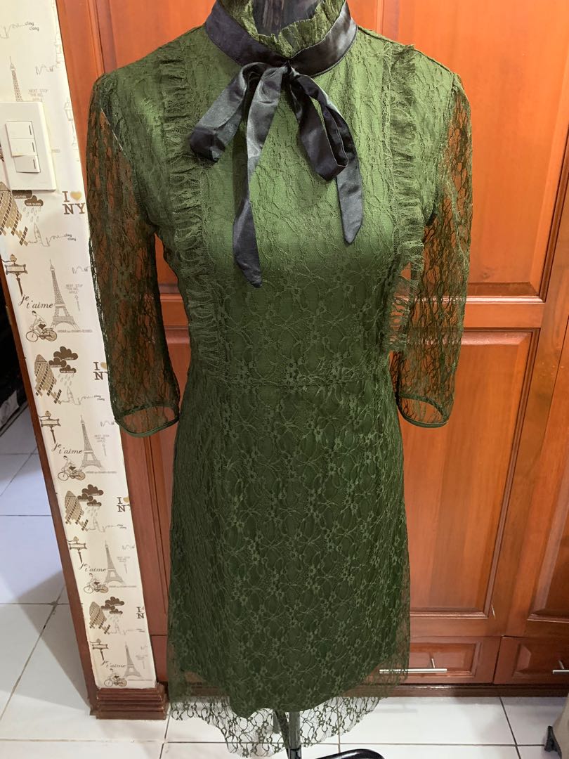 green lace dress