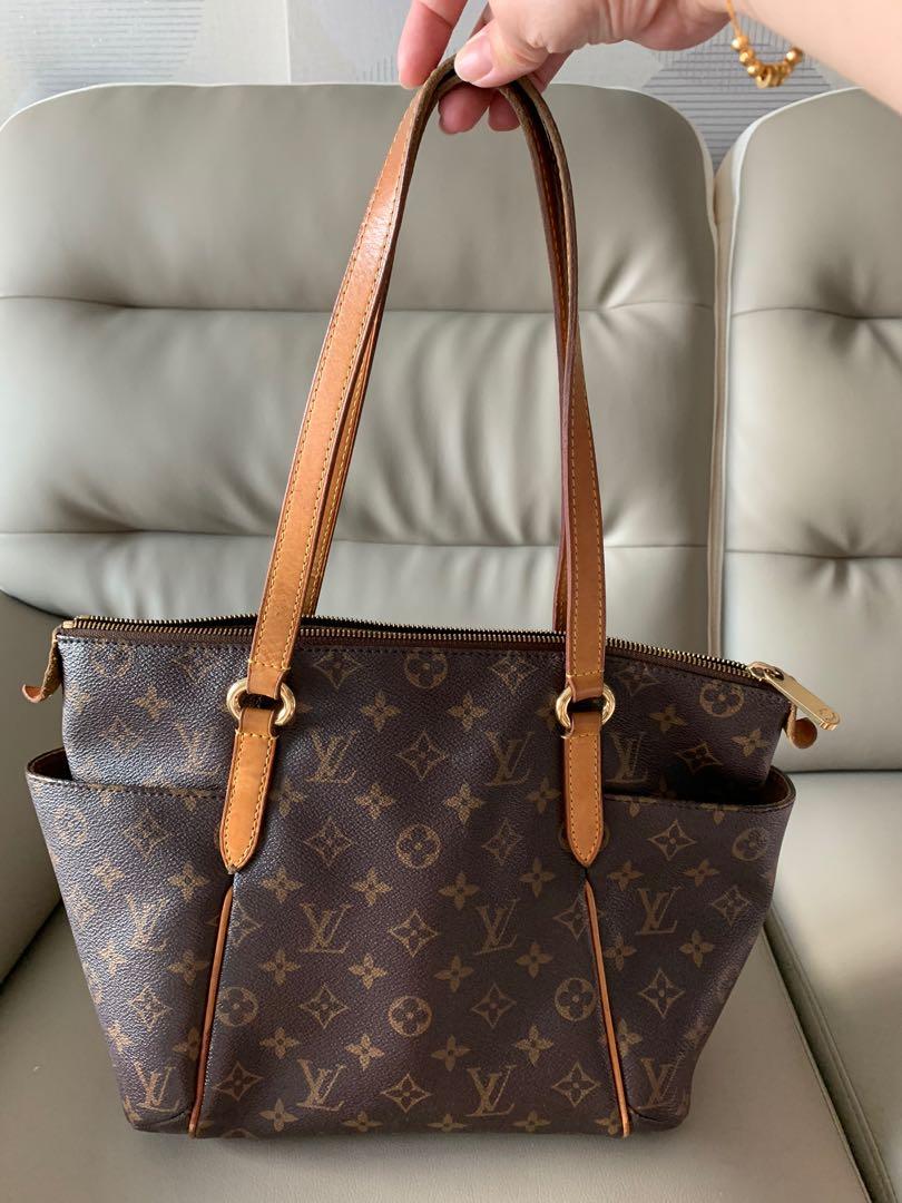 LOUIS VUITTON M56688 TOTALLY PM MONOGRAM CANVAS TOTE BAG, Luxury, Bags &  Wallets on Carousell