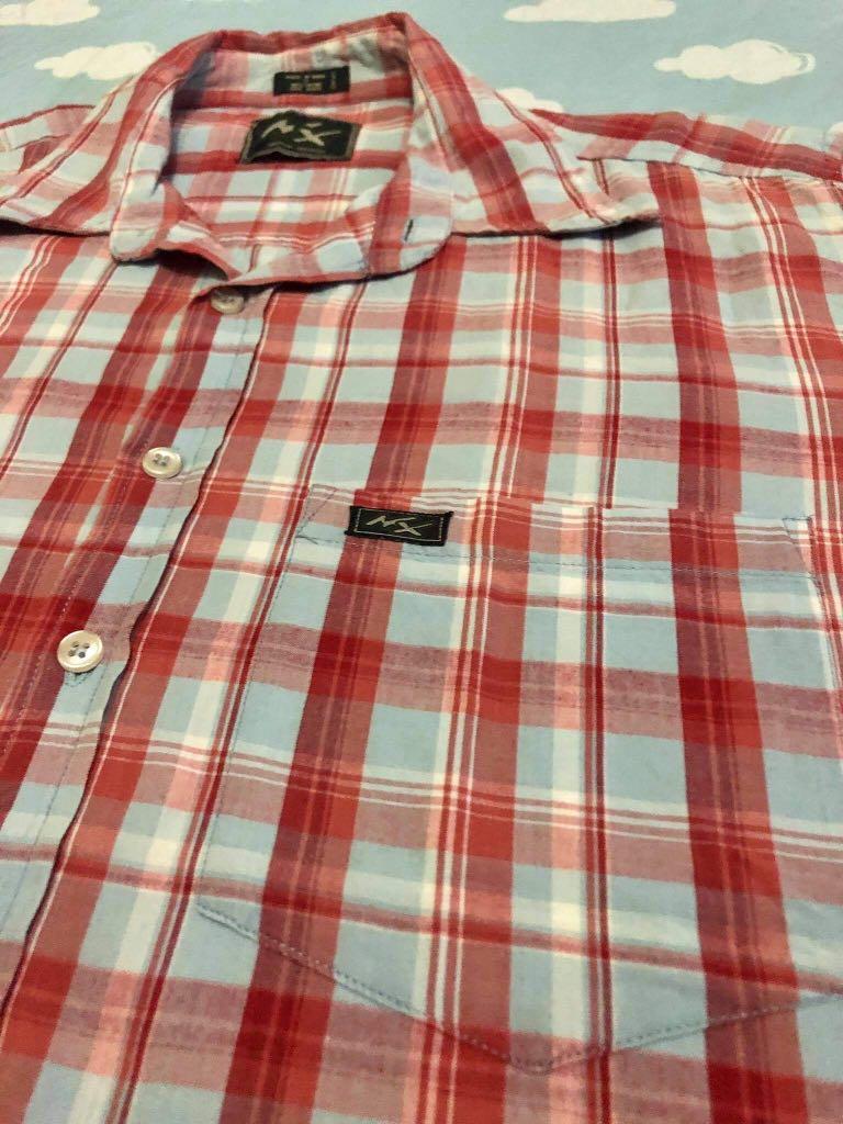 Men’s Plaid Button Down Polo (Category: Tshirts & Polo Shirts ) located in Quezon City. Submitted by igraine_21 (Listing ID 1026678646, Image 2). Description: •PLEASE MANAGE YOUR EXPECTATIONS as these are PRELOVED items with signs of usage; some have very minimal flaws and discolorations. EUC No flaws Size: S Width(chest): 22.5” Length: 27” **Photo may slightly vary from the actual item due to difference in cam lighting/settings. RFS: Declutterin
