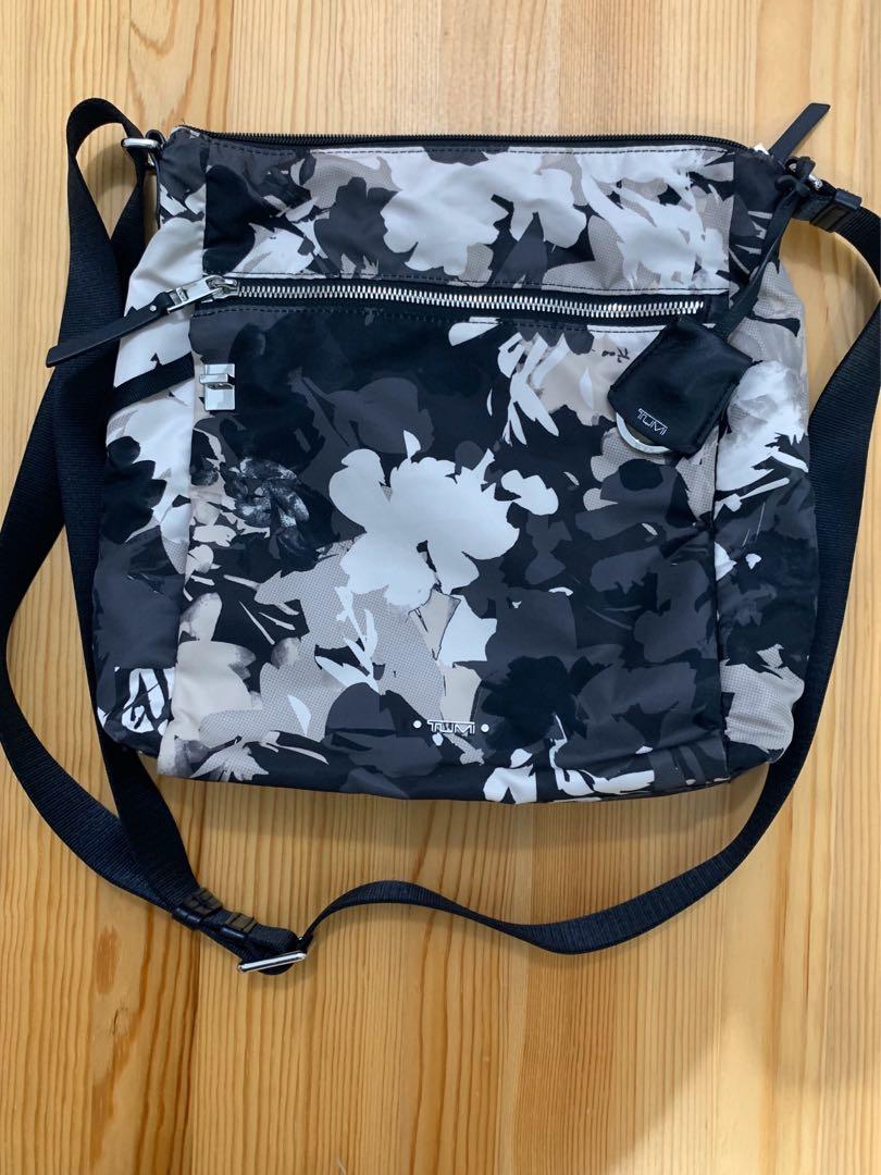 tumi voyageur capri crossbody