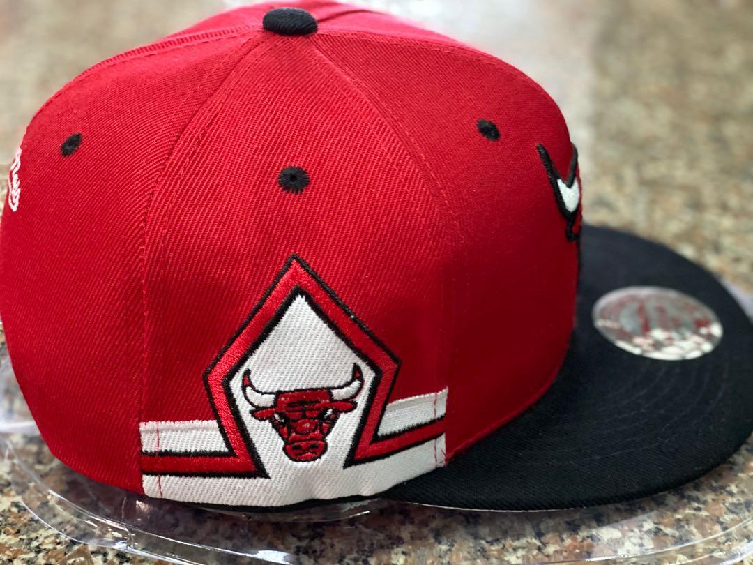 LEGIT Mitchell & Ness Chicago Bulls Snapback Cap, Men's Fashion, Watches &  Accessories, Caps & Hats on Carousell