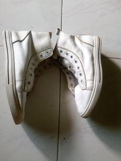 Sepatu import