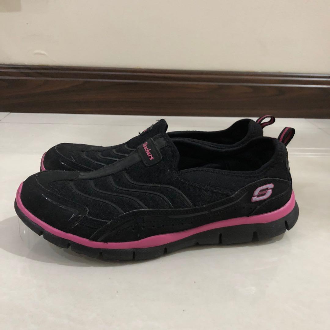 black and pink sketchers