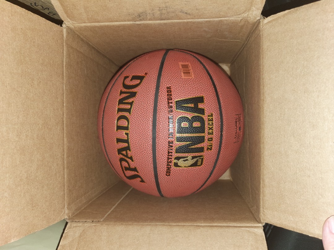 Spalding zi/o excel official size and weight, Sports Equipment, Other