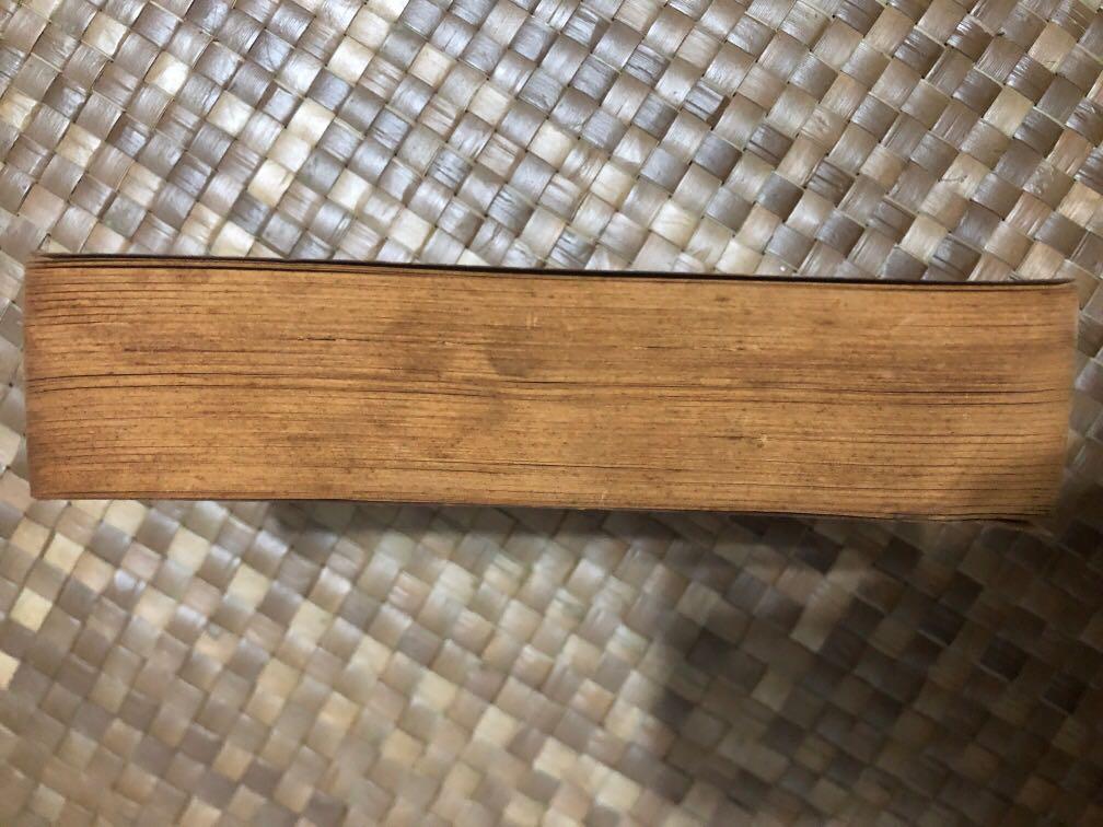 The Da Vinci Code by Dan Brown (Category: Storybooks) located in Pasig City. Submitted by krismarking (Listing ID 1026637433, Image 3). Description: Has dust stains and pages are pretty old. See photos for reference Negotiable. Just trying to declutter..