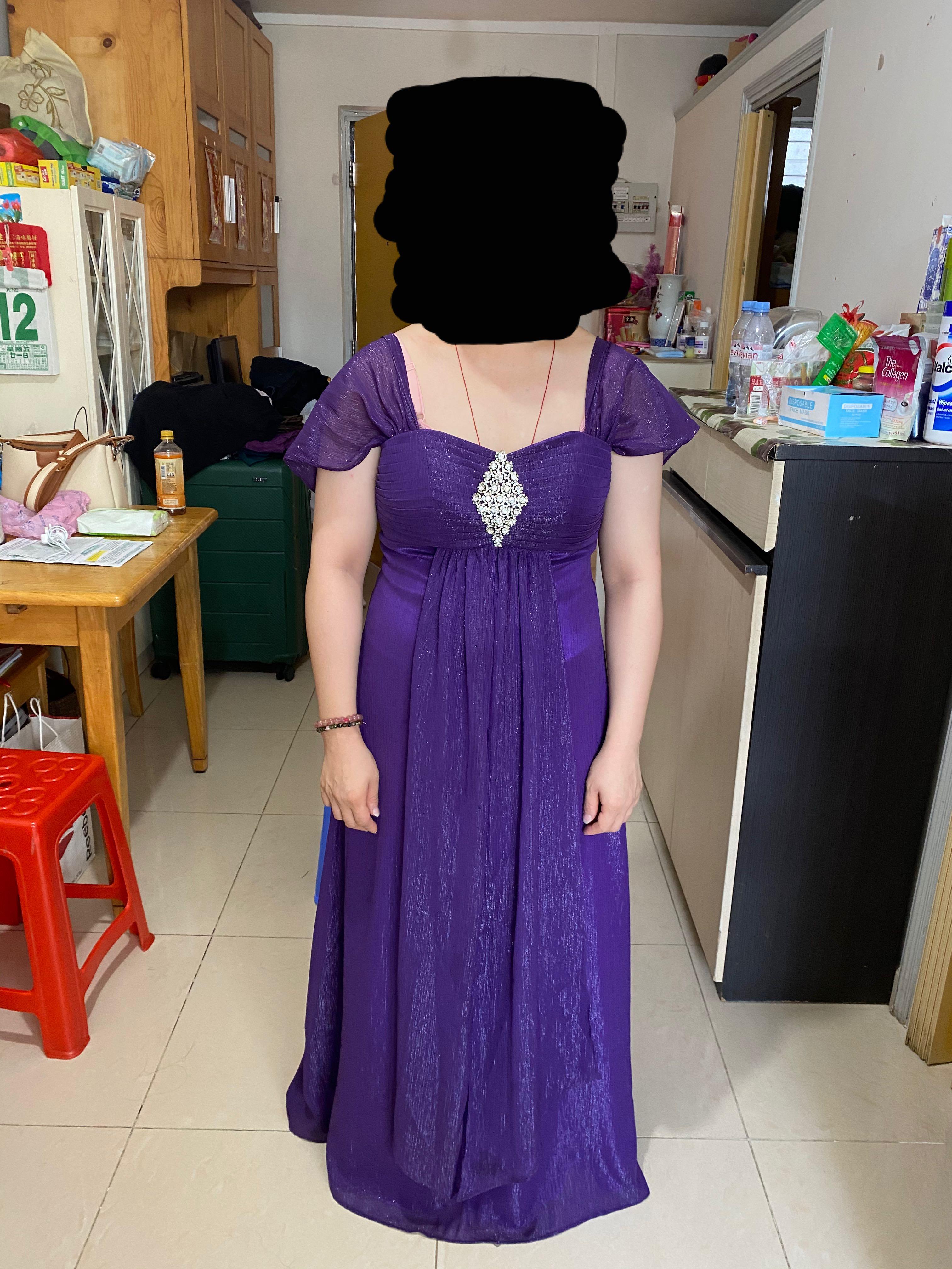 晚裝裙 （分類：晚裝）位於 Hong Kong。 由 chloey.c 提交（商品編號 1026965647，圖片 1）。簡介： 。