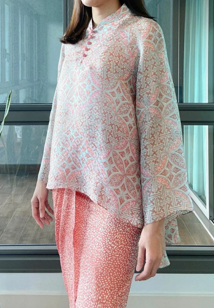 A Stylish Baju Kurung Kedah With Matching Pareo Skirt Bought In A Well Known Boutique In Malaysia Women S Fashion Muslimah Fashion On Carousell