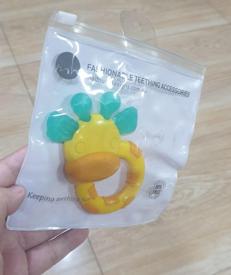 Brand new giraffe teether (Category: Soothers & Pacifiers) located in San Pedro. Submitted by matthews.closet (Listing ID 1026902449, Image 1). Description: super cute.