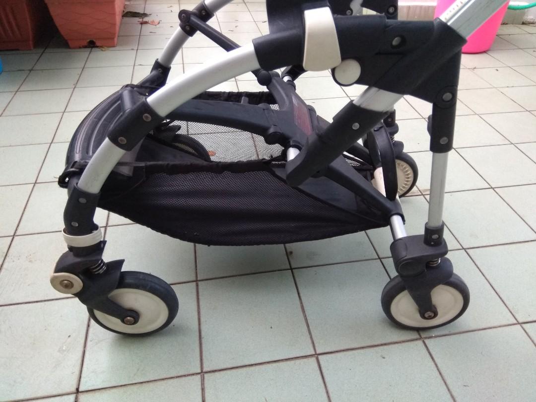 Bugaboo bee stroller adaptor and maxi Cosi seat with infant insert Babies Kids Going Out Car Seats on Carousell