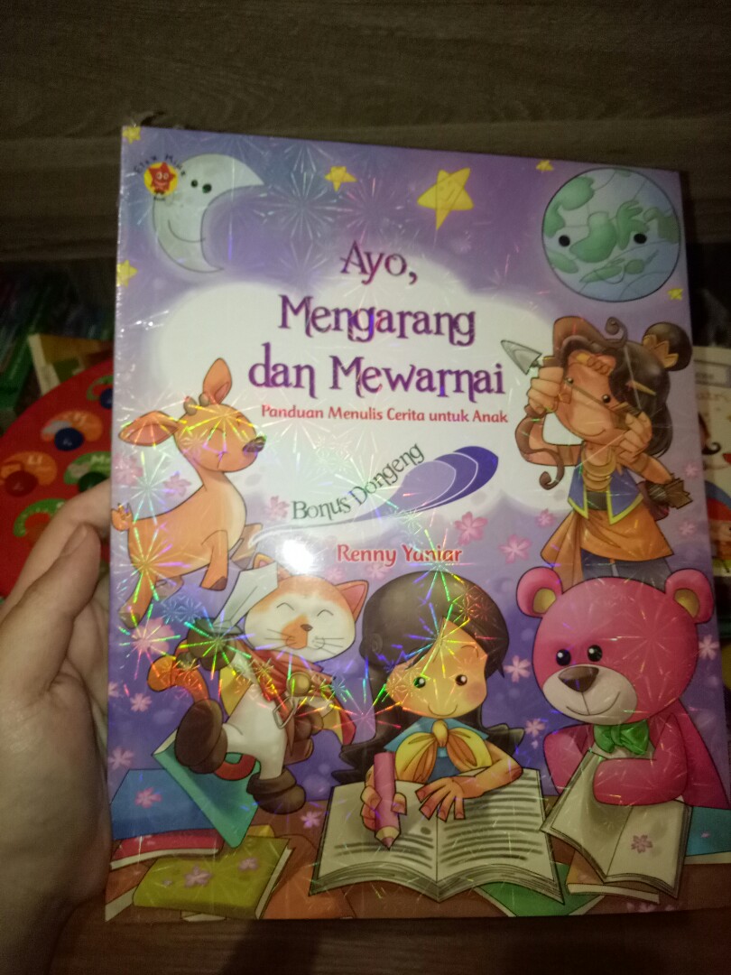 Buku Ayo Mengarang dan Mewarnai
