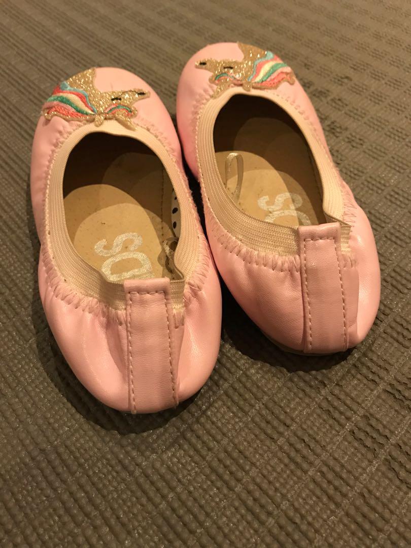 Girls pink flats hot sale