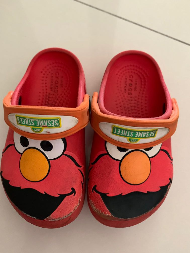 Elmo crocs sales size 6