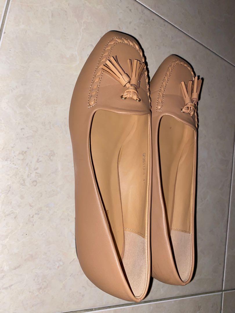 Donatello size 41 beige brown nude flat shoes