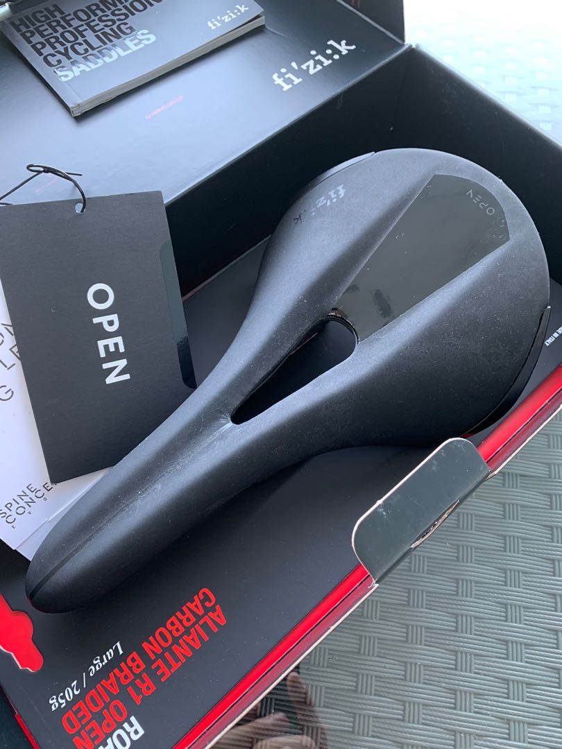 Fizik Aliante R1 Open Road Saddle Large Sports Equipment