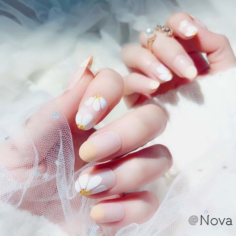 Free Daisy Nail Tips 24 Pcs Health Beauty Hand Foot Care On Carousell
