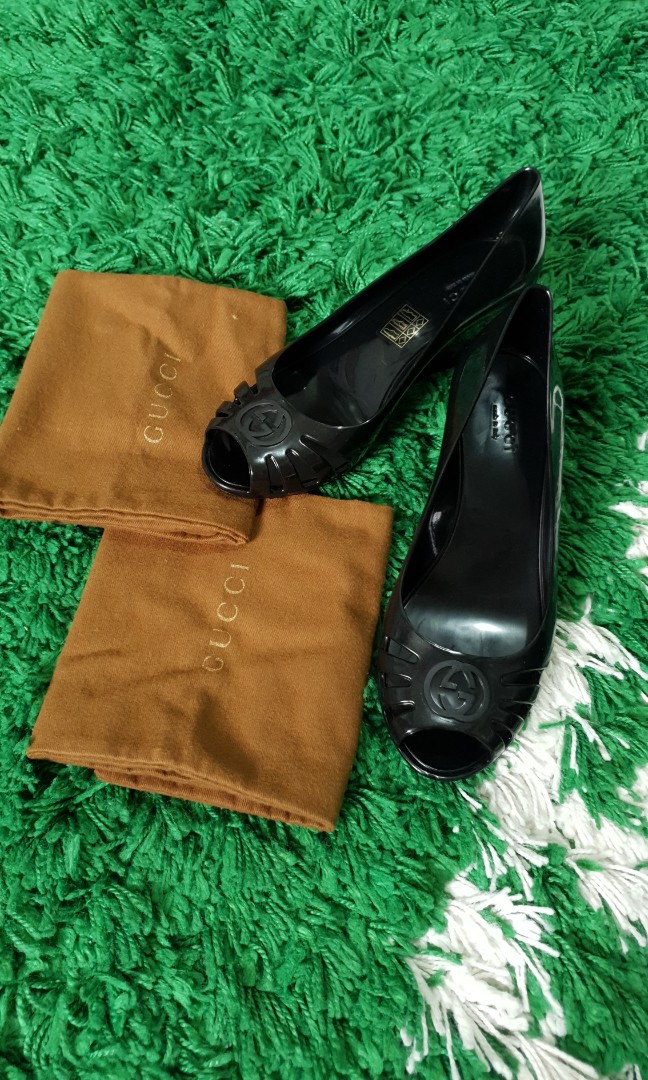 green jelly shoes