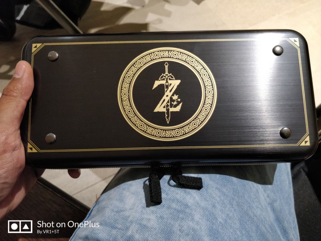 Nintendo switch zelda deals aluminum case