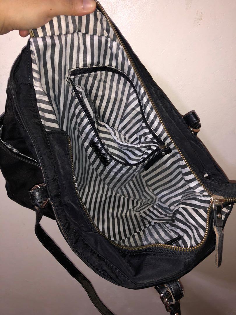 Kate Spade Bag (Category: Luxury Bags & Wallets) located in Paranaque City. Submitted by classyluxeph (Listing ID 1026850547, Image 3). Description: Selling used Kate Spade Bag for Php 500 only Used Please manage your expectations.