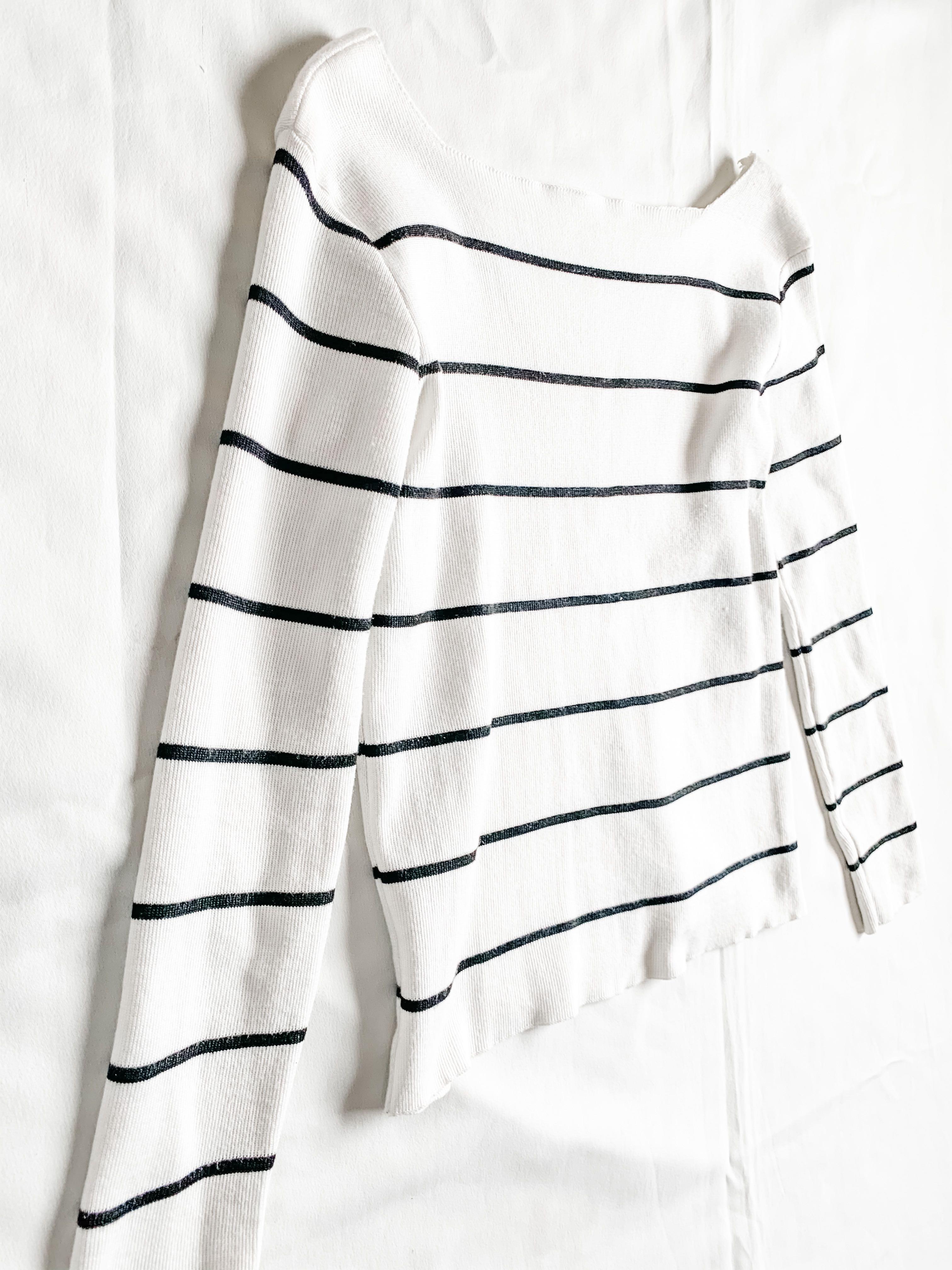 Stripes Knit Top from Korea (Category: Sleeveless) located in Manila. Submitted by yvettepreloved (Listing ID 1026792650, Image 3). Description: Only used once. Korean-inspired knitwear bought from Taiwan. :) .