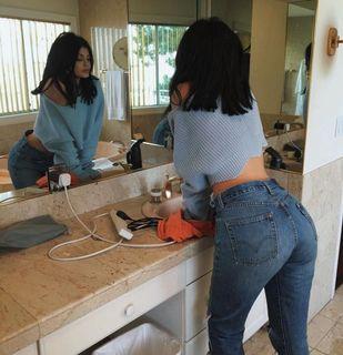 Kylie Jenner Levi’s Jeans