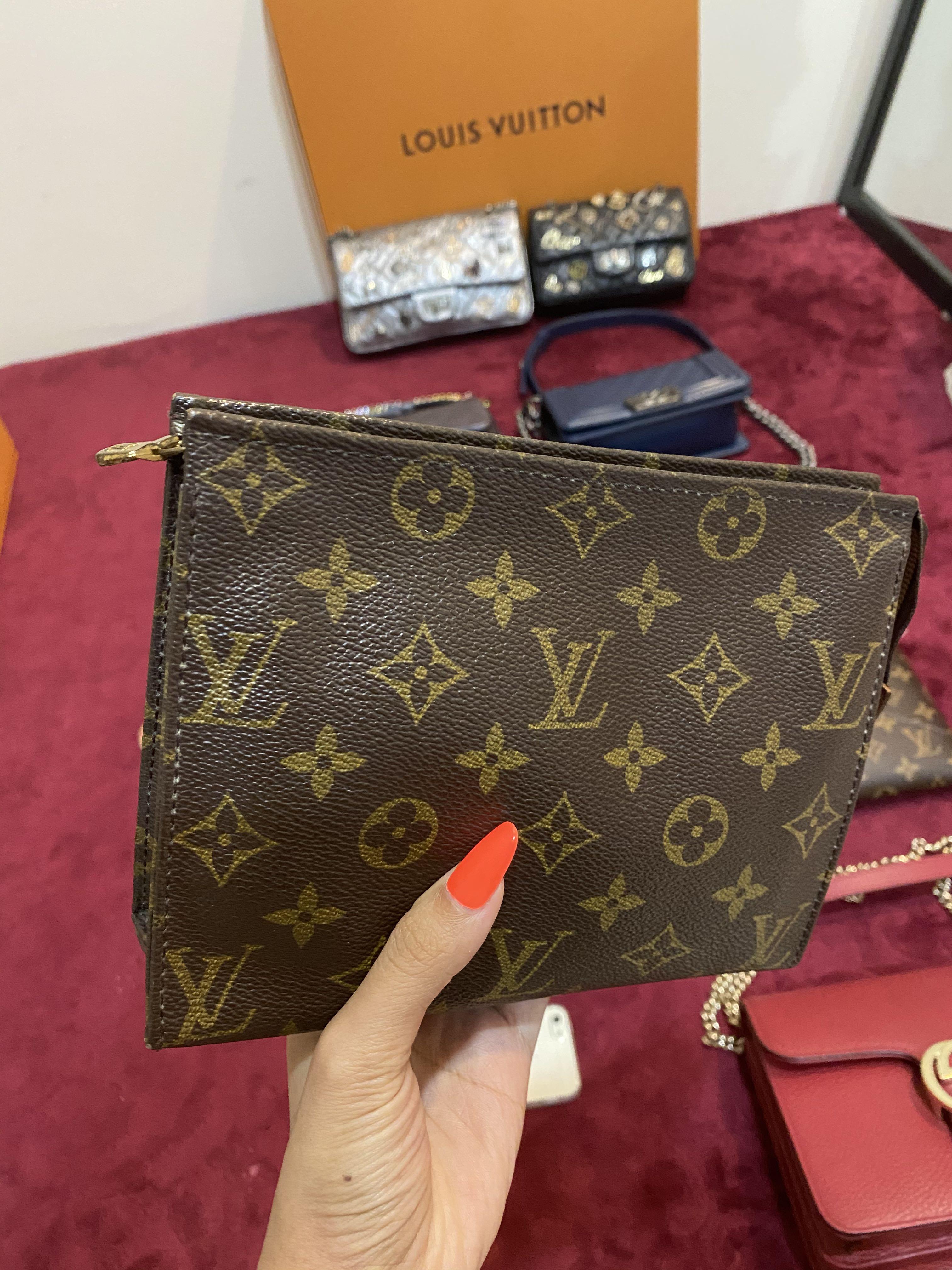Louis Vuitton Discontinued Monogram Toiletry Pouch 19 Poche Toilette  18lv131s For Sale at 1stDibs