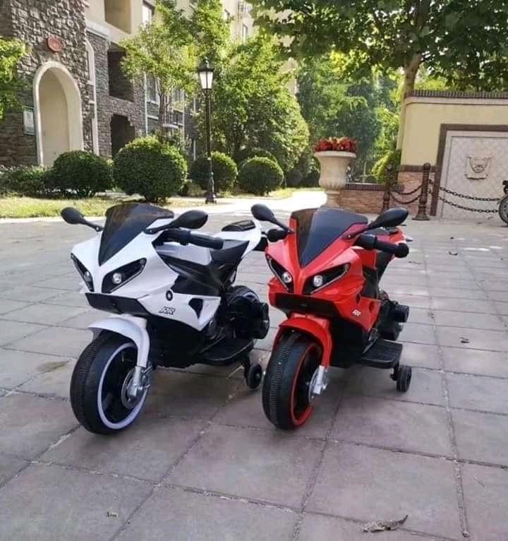 Mini R1 Yamaha (Category: Motorbikes for Sale) located in Manila. Submitted by annafinds (Listing ID 1026955405, Image 3). Description: NOTE:Not yet assembled plus P300 for assemble fee Hand driven Flashlight wheel Usb Mp3 Colors:white,blue,red Ages:3-6yo #8978 Payment thru Bpi and Gcash only COD within Metro manila with fee Plus delivery fee via lalamove Sure buyers only 09513120727.