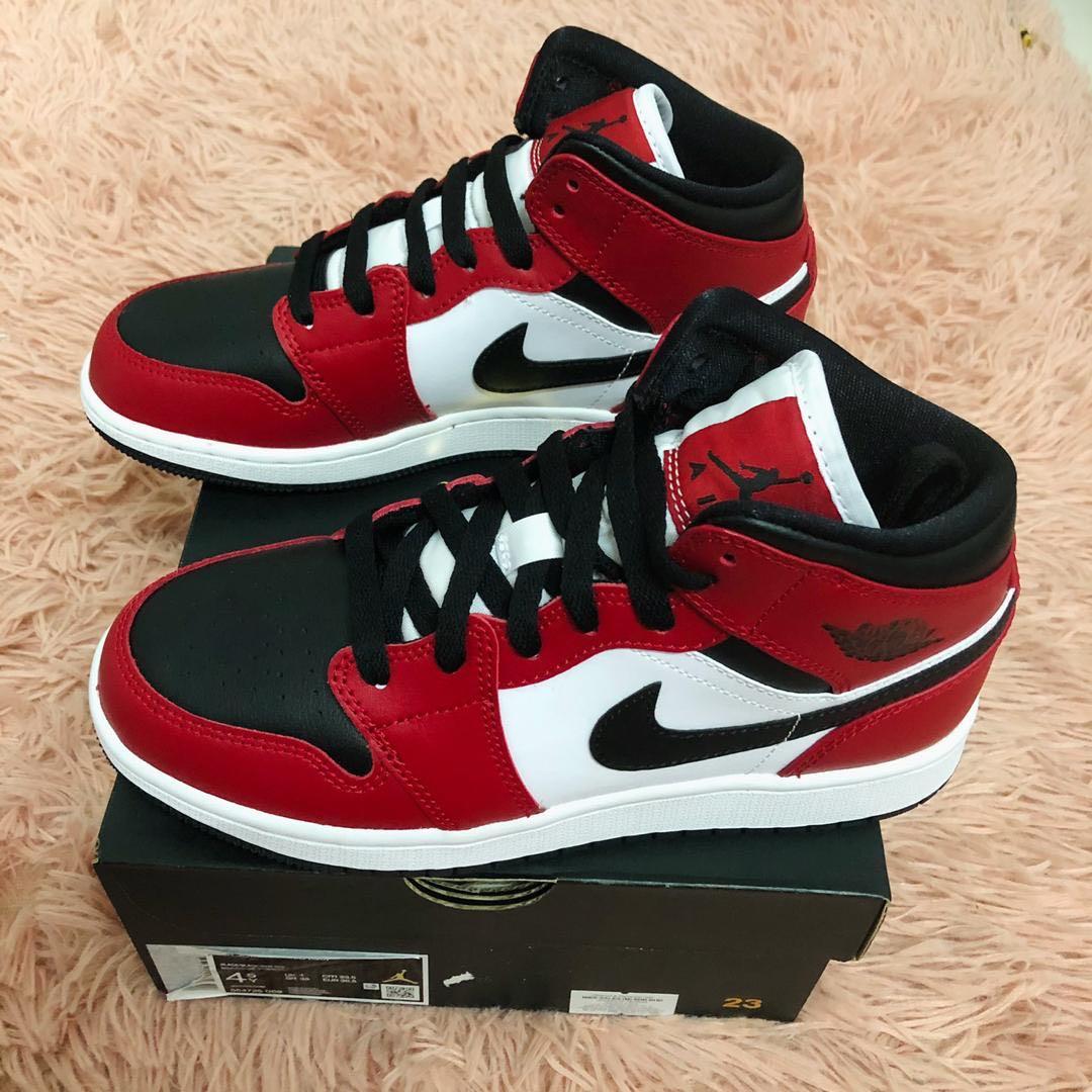 Nike Air Jordan 1 mid Chicago
