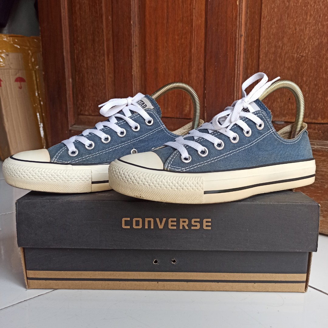 Sepatu converse navy blue clearance