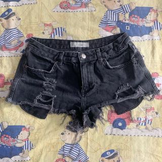 (Category: ) located in . Submitted by declutterboutique (Listing ID 1026822403, Image 1). Description: .