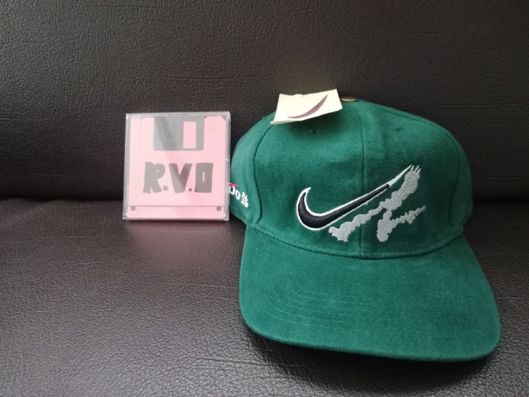 VINTAGE NIKE CAP, Men's Fashion, Watches Accessories, Caps & Hats on Carousell