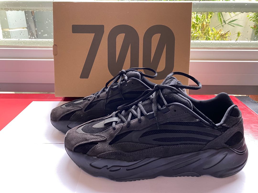 yeezy 700 lace up